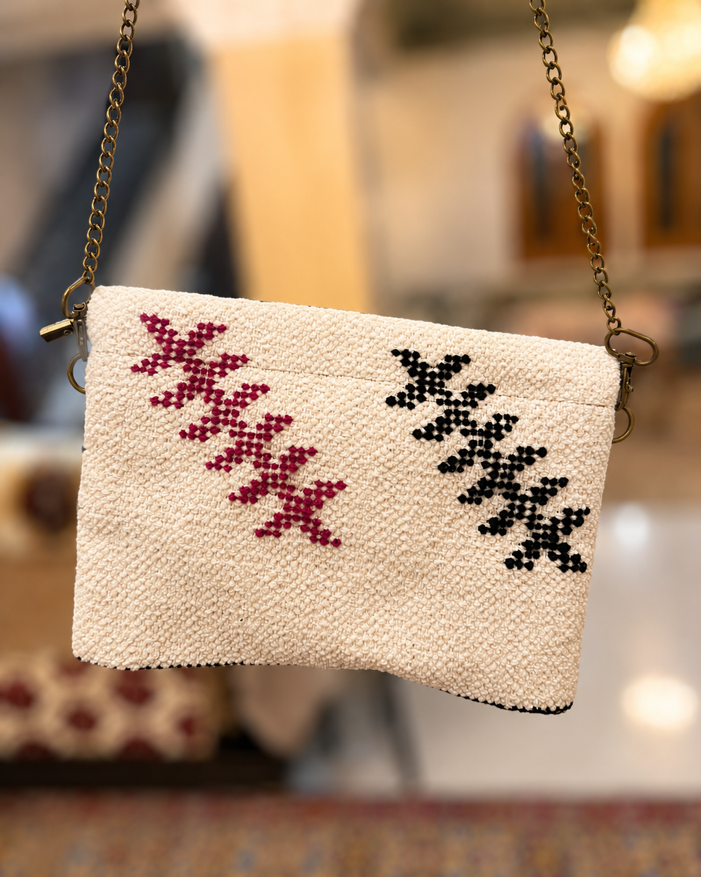 Sac à main marocain artisanal avec chaîne