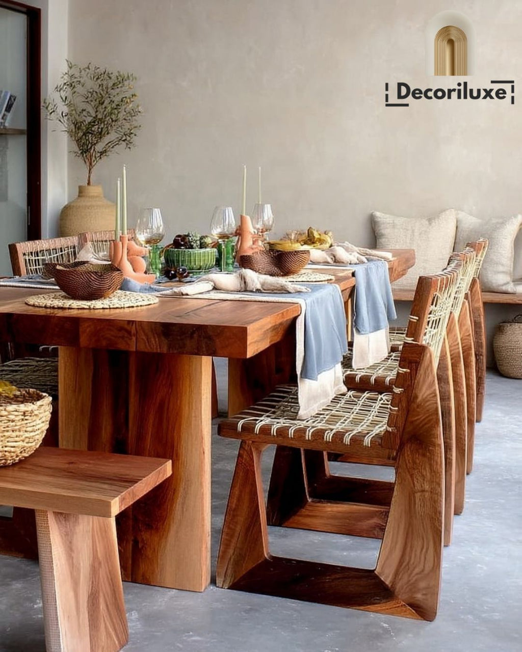 Table Rectangulaire en Noyer – Élégance et Intemporalité