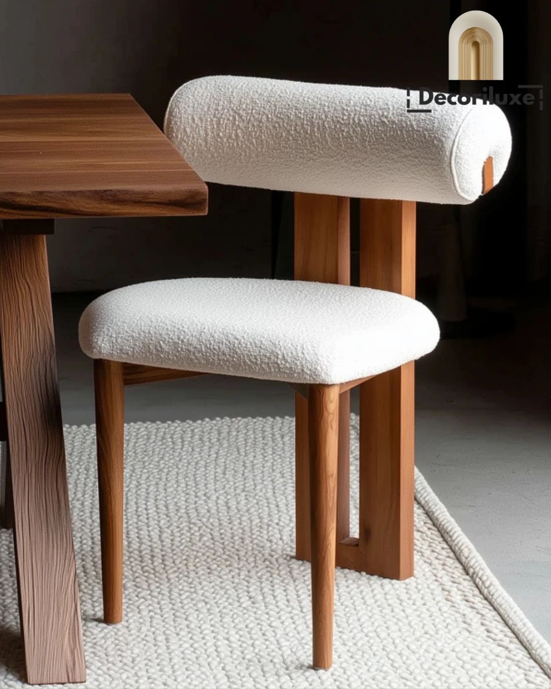 Chaise Design en Bois Massif et Tissu Bouclé