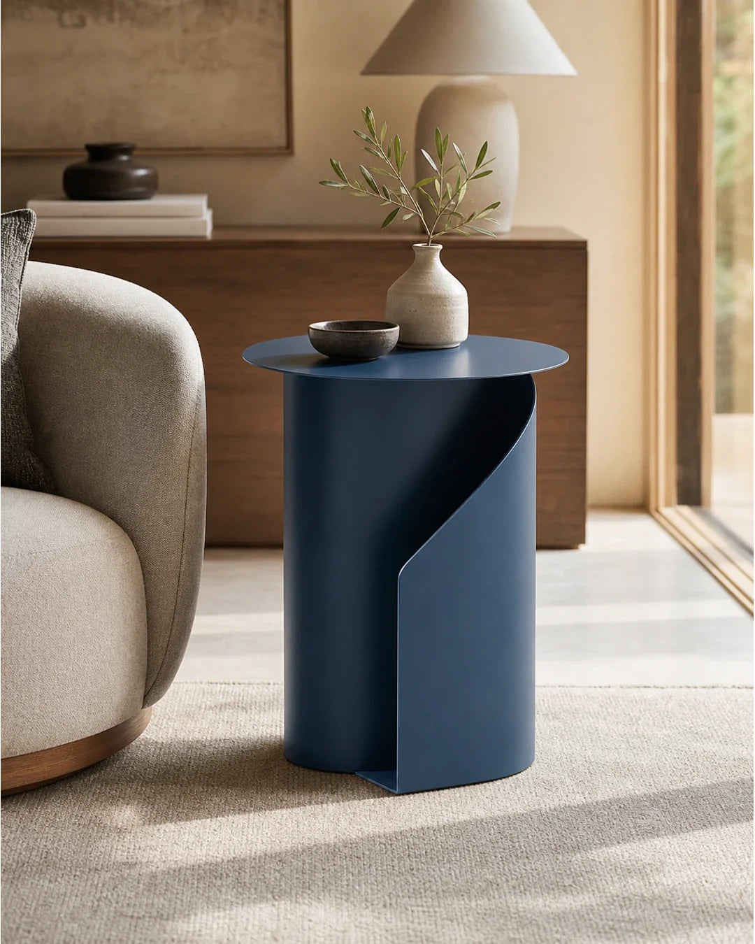 Table d'appoint Oria minimaliste dans un salon