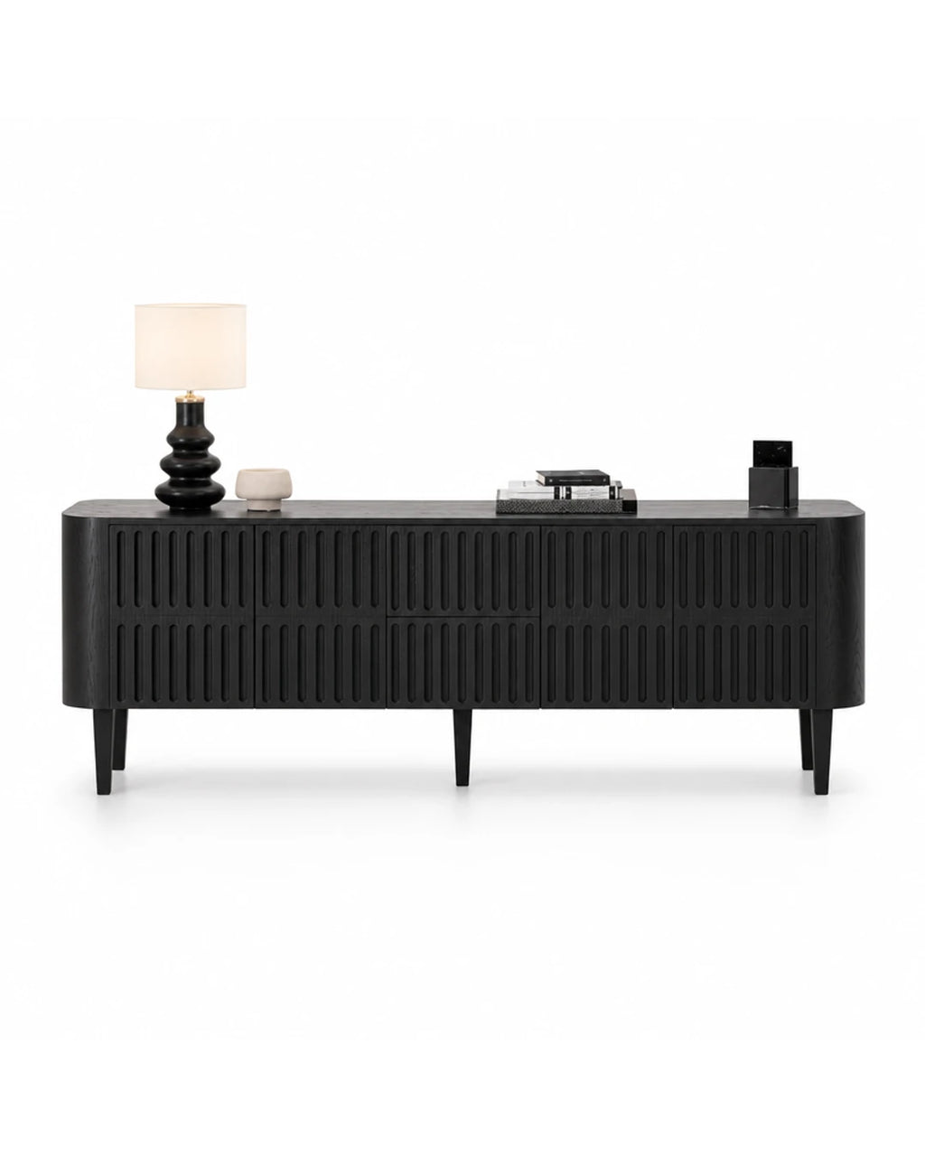 Buffet structure en bois a lignes verticales sur fond blanc